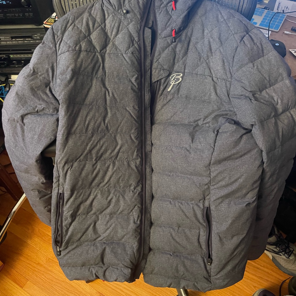 Gray Quilted Puffer Jacket With Insulated Warmth